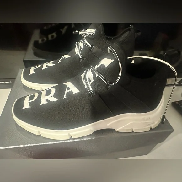 Men’s Prada printed sneakers - Picture 3 of 3
